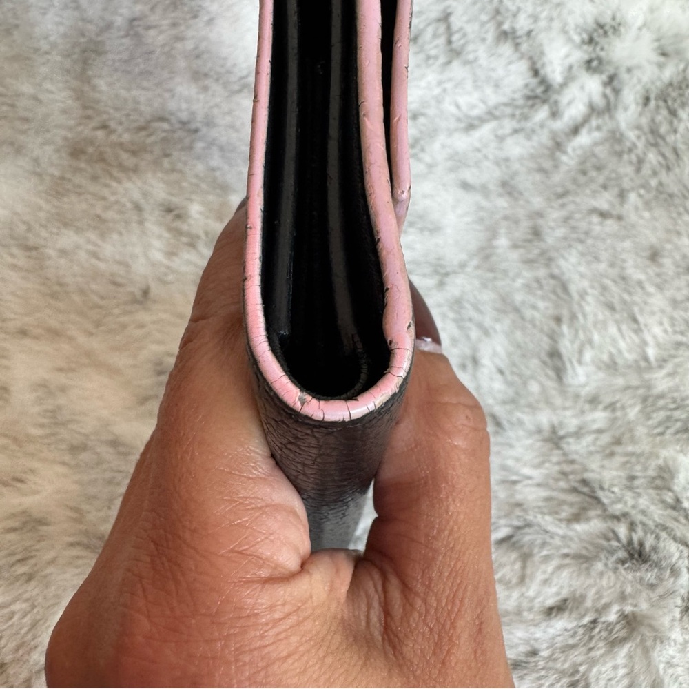 Louis Vuitton Capucines Compact Wallet - Black with Ballerina Pink Edging P0303 - Picture 13 of 17